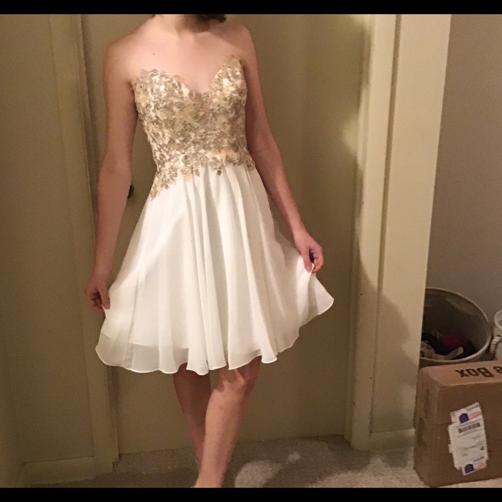 Beautifully Crafted Faviana 00 Homecoming Dress!!